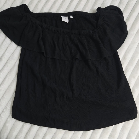 Chic Black Ruffle Blouse - Picture 1 of 6